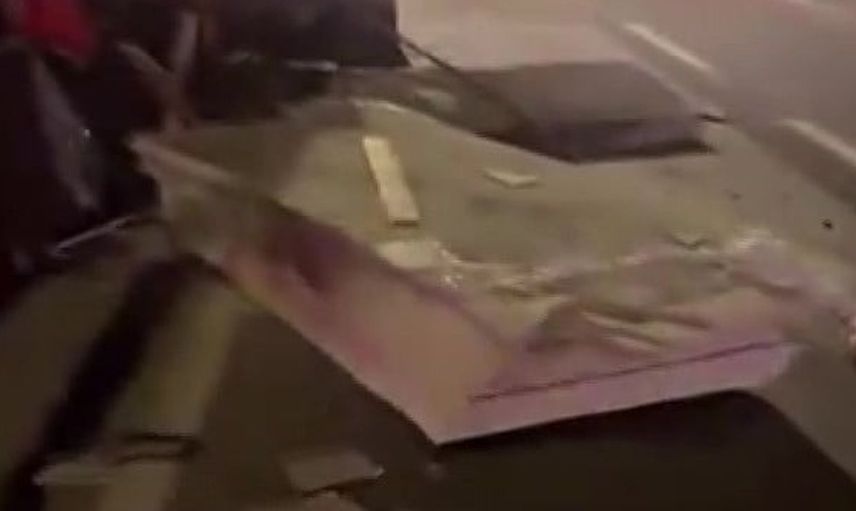 D-100'de iki ayrı kaza: tır refüje çarptı, otomobil de aynı kaderi paylaştı