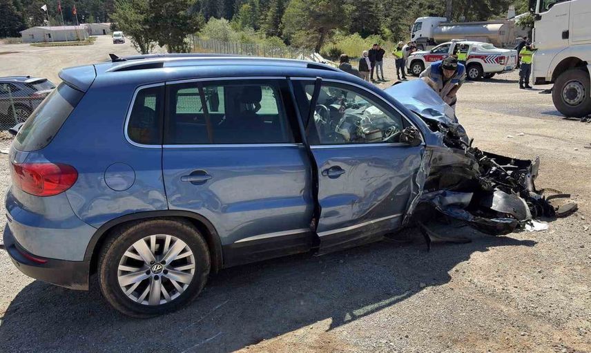 Kastamonu'da otomobil ile tır çarpıştı: 4 yaralı