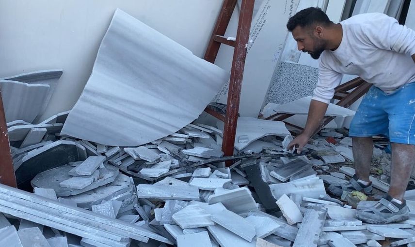 Erdemli'de direksiyon hakimiyetini kaybeden otomobil yaya ve park halindeki araçlara çarptı
