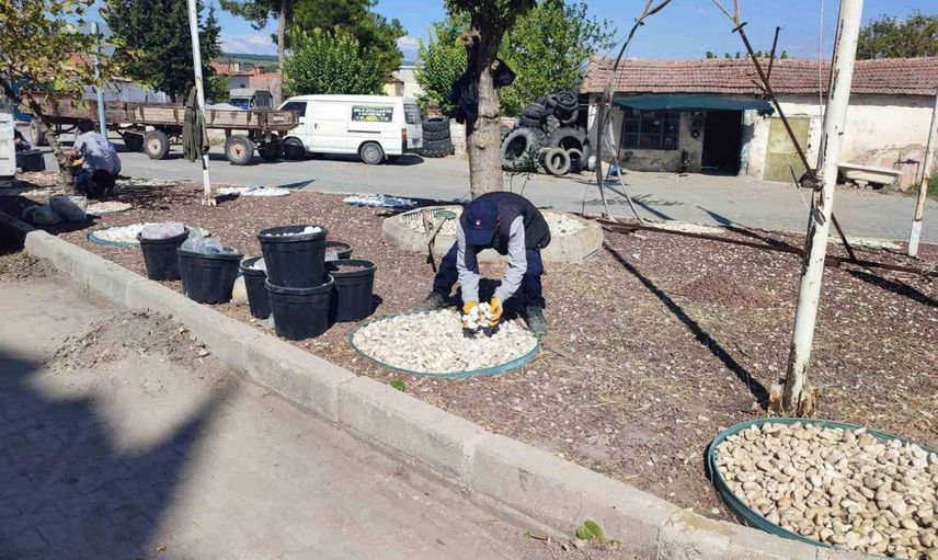 Kırsal mahallelerdeki meydanlar modernleşiyor: Şehzadeler Belediyesi Karayenice'de düzenleme yaptı