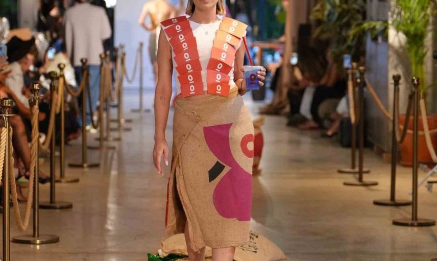 Espressolab Roastery'de gerçekleşen moda şovu, sürdürülebilir tasarımlara dikkat çekti