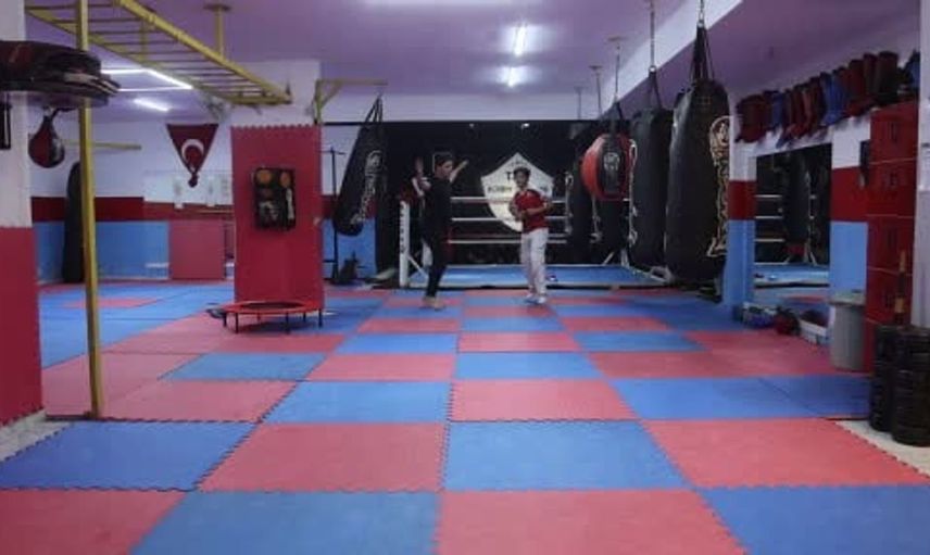 Babasının izinden giden genç kick bokscu, yeni zaferler peşinde