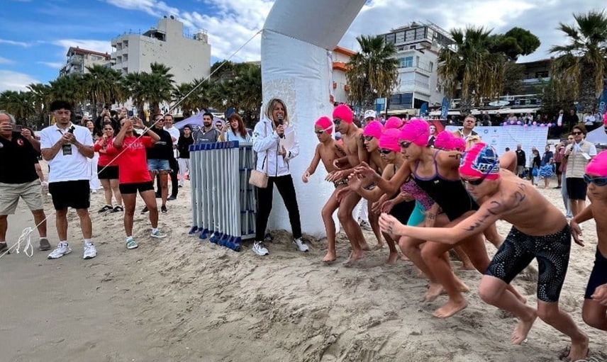 Kuşadası'nda su sporlarıyla kız öğrenciler için destek sağlandı