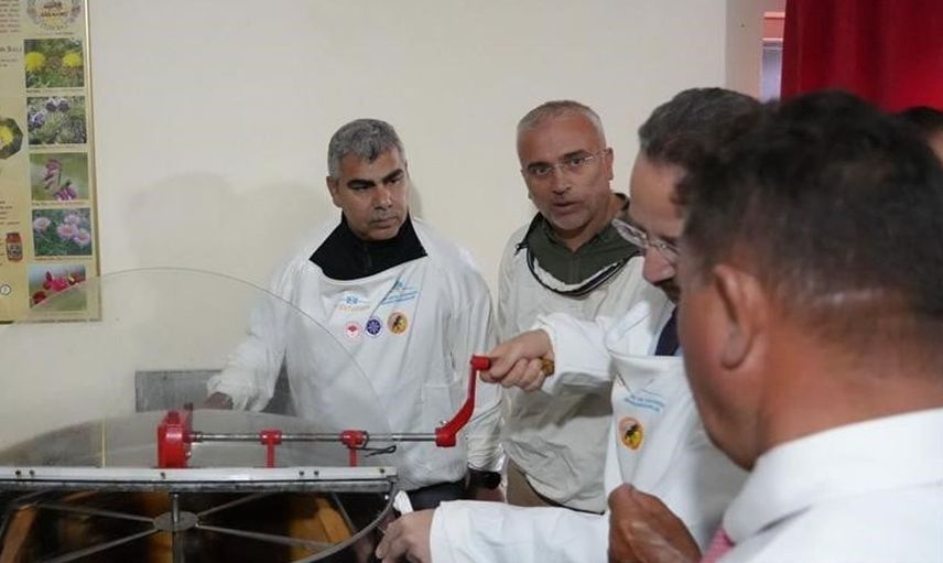 Ardahan'da üreticilere arıcılık ve hayvancılık eğitimi verildi