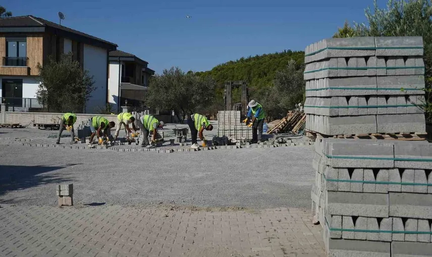 Ayvalık’ta ulaşım konforu için yol yenileme çalışmaları sürüyor