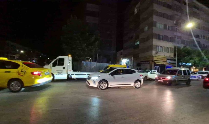 Eskişehir'de dolmuşun otomobile çarpması sonucu 2 kişi yaralandı