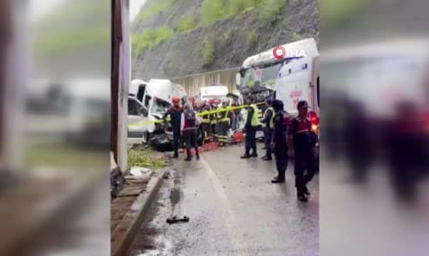 Bartın-Karabük yolunda feci kaza: 1 ölü, 11 yaralı