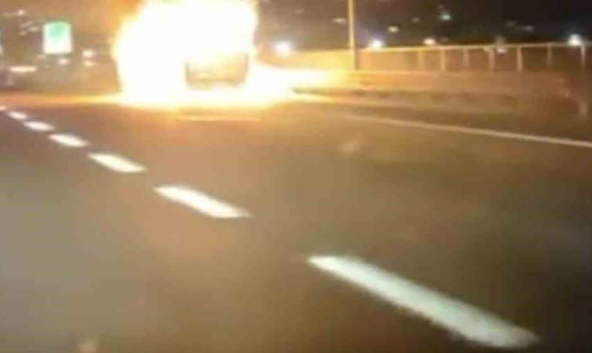 TEM otoyolunda minibüs yangını kontrol altına alındı