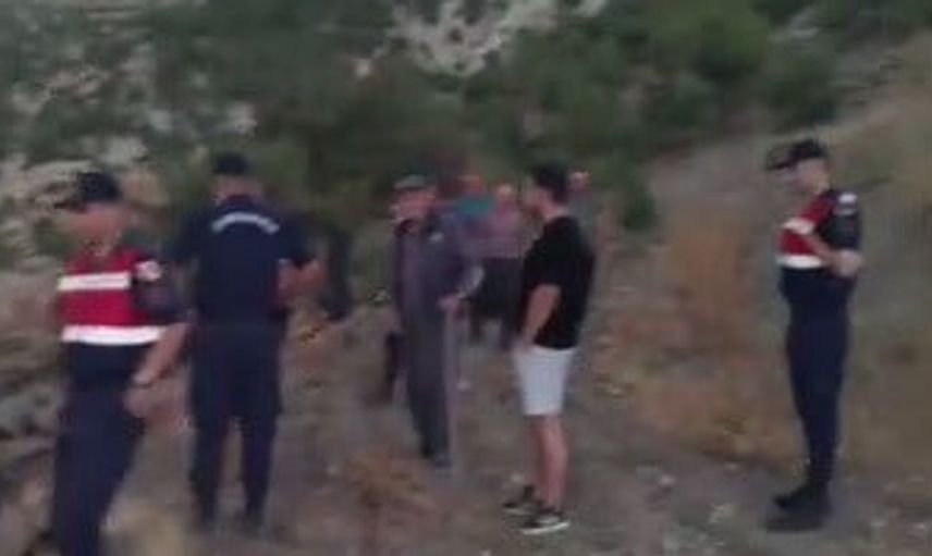Köylülerden örnek dayanışma: Yangını kova kova suyla söndürdüler