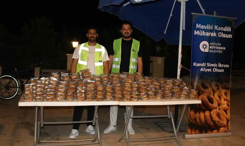 Antalya'da Mevlit Kandili coşkusu: 19 ilçede lokma ve simit ikramı