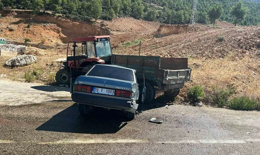 Ermenek'te traktör römorkuna çarpan otomobilde üç yaralı