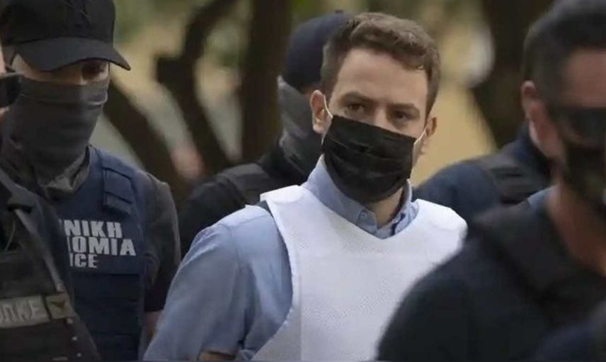 Bebekleri yanındayken eşini elleriyle boğarak öldürdü! Yunanistan'ın konuştuğu cani pilot koca adeta yalvardı