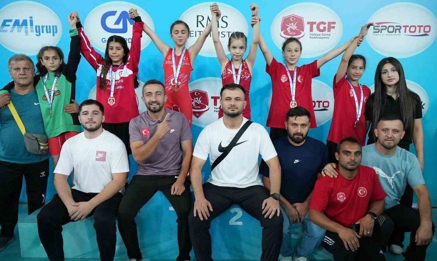 Bilecikli güreşçiler Türkiye şampiyonasında büyük başarı elde etti