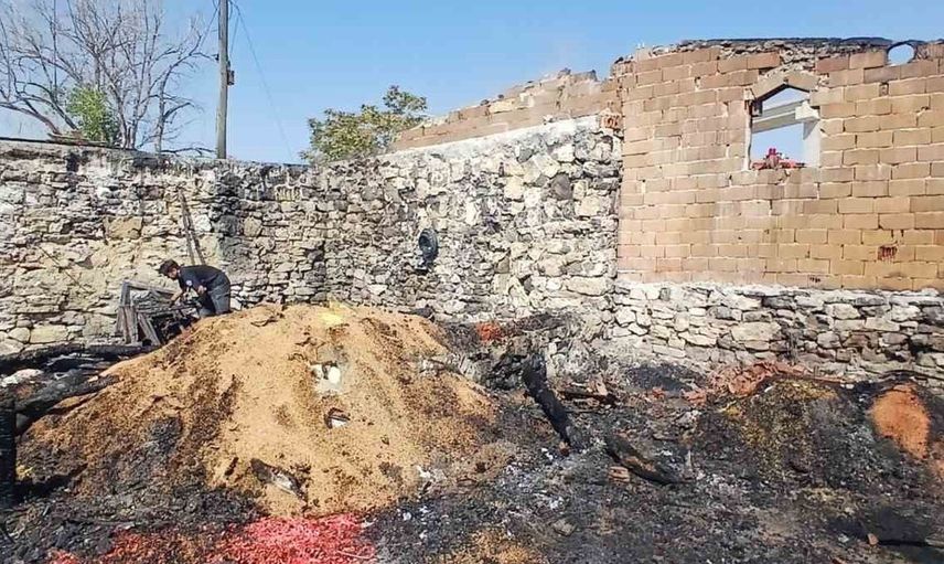 Eskişehir'de müstakil evde korkutan yangın: Alevler her yeri sardı