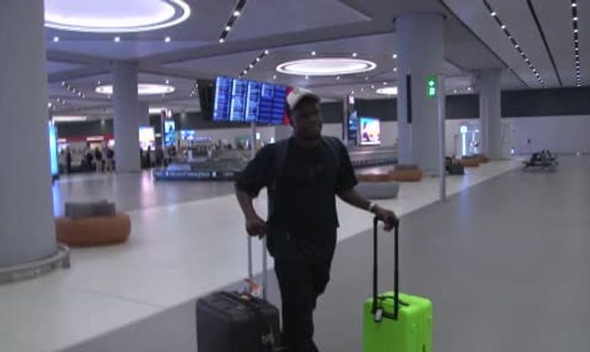 Junior Olaitan İstanbul'a döndü, taraftarlar coşkuyla karşıladı