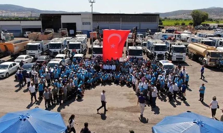 Belediye işçilerine yüzde 78 oranında zam! Manisa'da vatandaşlar Belediye Başkanı Mehmet Çerçi’yi davul zurna eşliğinde karşılayarak teşekkür etti!