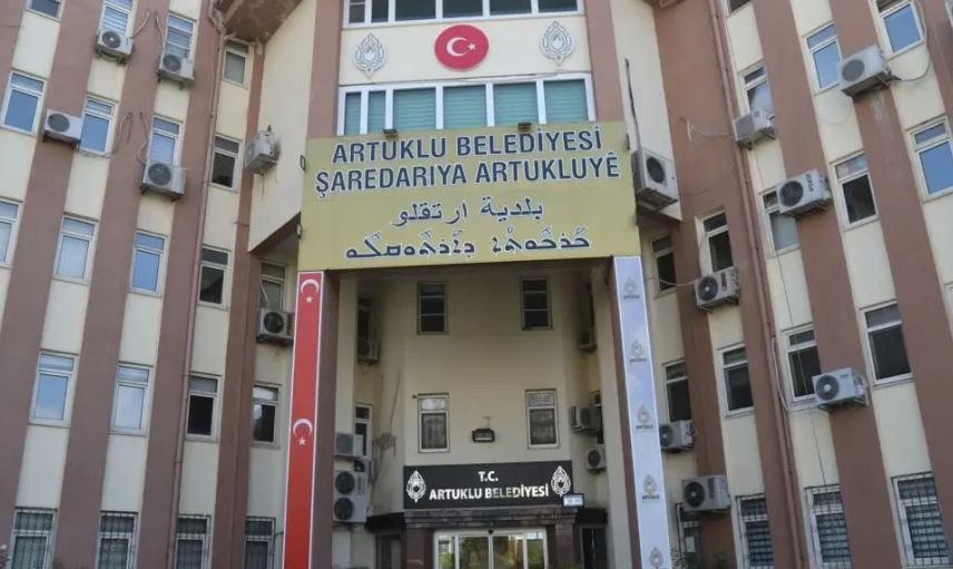 Belediyede evrakta sahtecilik yapan müdür ve tekniker görevden alındı
