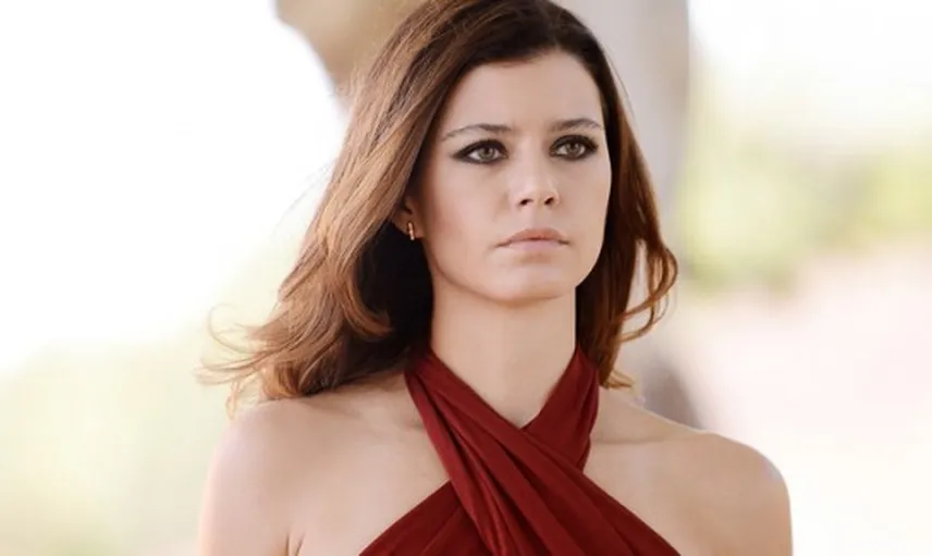 Beren Saat'in Terliği Çok Tartışıldı