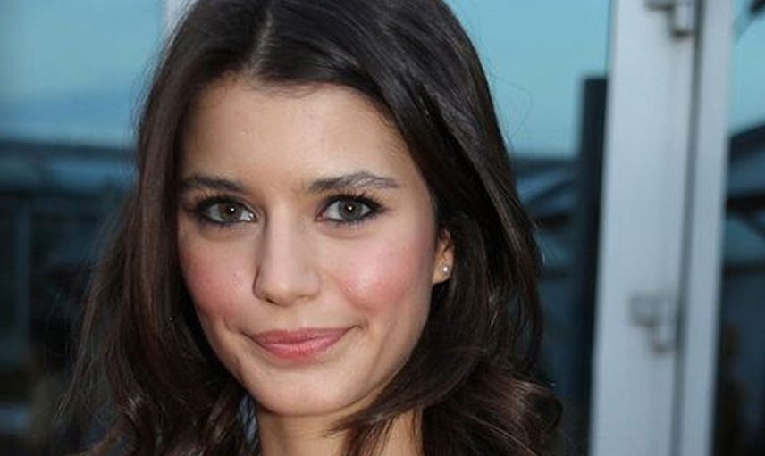 Beren Saat’in Yaptırdığı Estetik Sosyal Medyada Alay Konusu Oldu