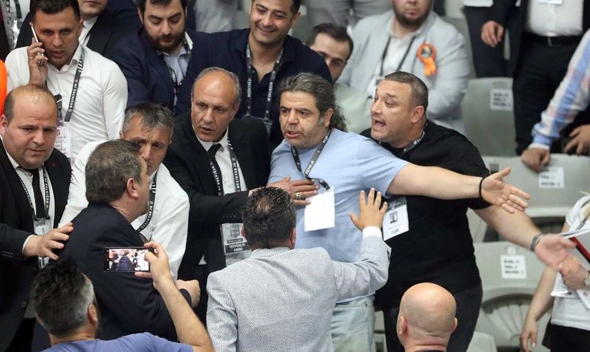 Berk Tunca'nın sözleri Beşiktaş Genel Kurulu'nu karıştırdı! Genel Kurul'da tansiyon tavan yaptı