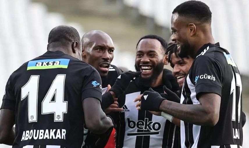 Beşiktaş Atiba Hutchinson ile Sözleşme İmzaladı!