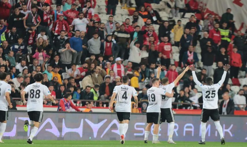 Beşiktaş ikinci yarıda uçtu: Zirve ile puan farkı 2’ye indi