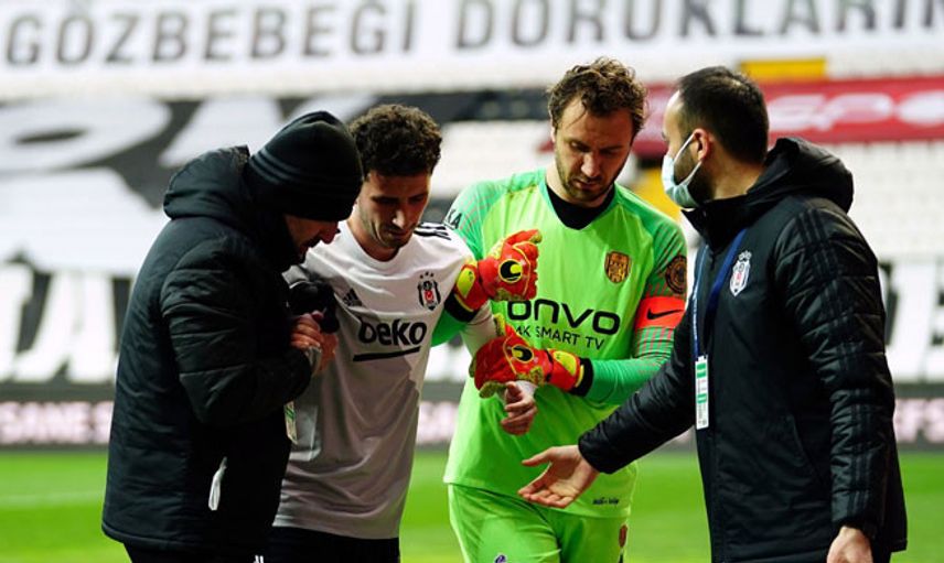 Beşiktaş Oğuzhan Özyakup'un Sakatlık Durumunu Açıkladı
