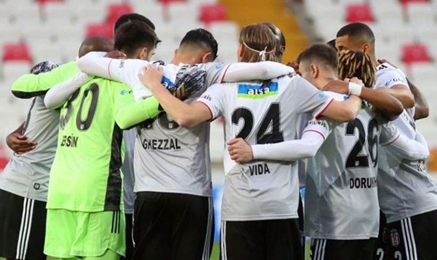Beşiktaş'a Atiba Hutchinson Şoku!