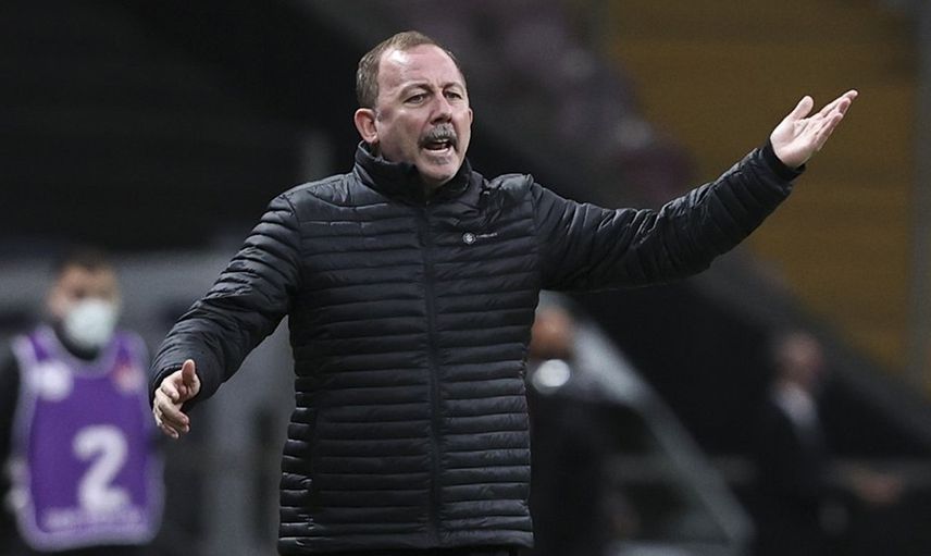Beşiktaş'ın Galatasaray Derbisi Öncesinde Kamp Kadrosu Belli Oldu!