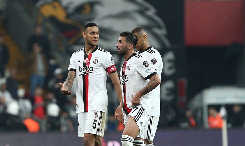 Beşiktaş'ta Josef de Souza, Kasımpaşa mağlubiyetinin ardından taraftarlardan özür diledi