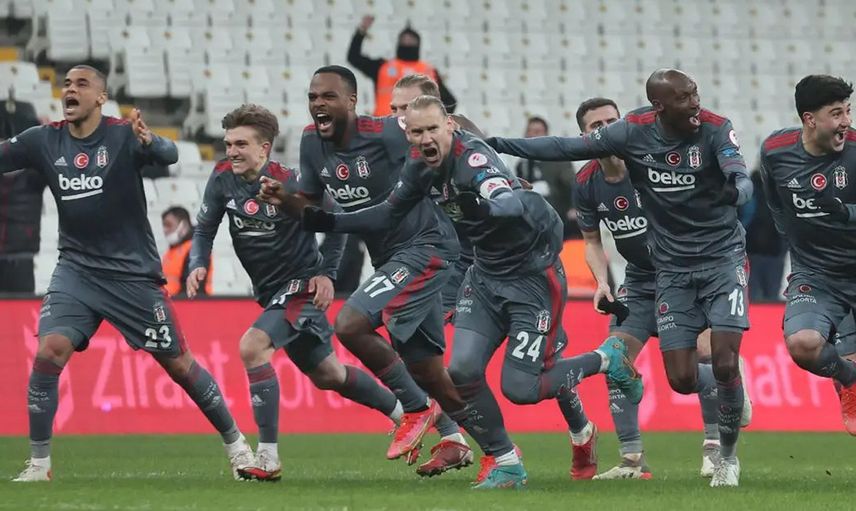 Beşiktaş'ta Oğuzhan Özyakup'un Sakatlığı İle İlgili Açıklama Yapıldı