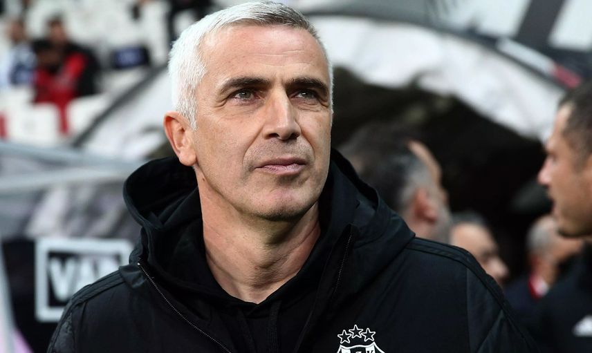 Beşiktaş'ta Önder Karaveli, Başakşehir maçının öncesinde futbolcularıyla toplantı düzenledi