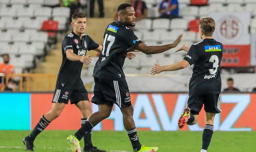 Beşiktaş'ta Rıdvan Yılmaz Sakatlığı Nedeniyle Ajax Maçı Kadrosundan Çıkarıldı
