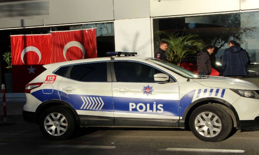 Beşiktaş’ta silahlı saldırı: Otomobil galerisine kurşun yağdırdılar