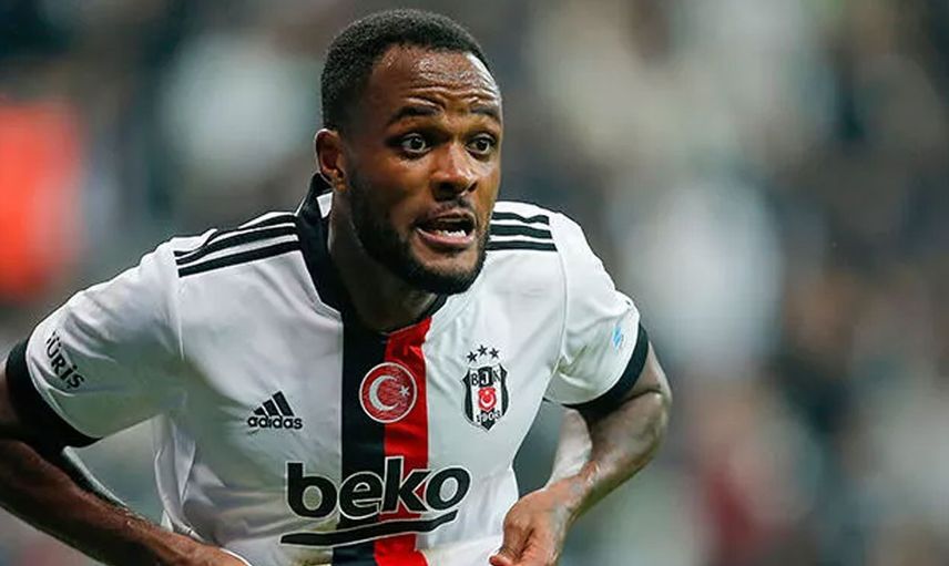 Beşiktaş'tan başka takıma transferi gündemde olan Cyle Larin sosyal medya yaptıklarıyla gündeme oturdu!