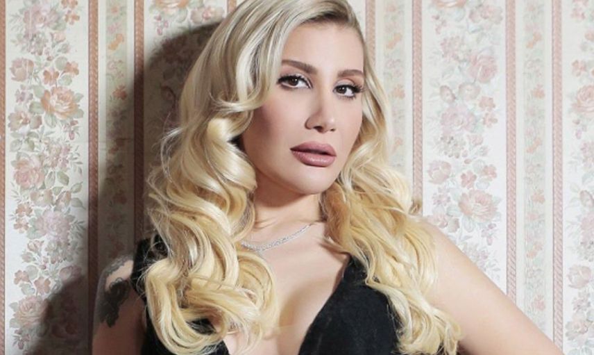 Beyazlar İçinde Sahneye Çıkan Ünlü Şarkıcı İrem Derici Evliliğe Yeniden Yeşil Işık Yaktı!
