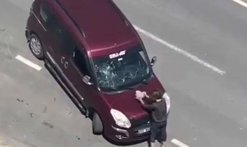 Beylikdüzü'nde alkollü sürücü önce küfürler savurdu sonra taşla saldırdı!