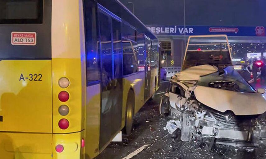 Beyoğlu'nda Direksiyon Hakimiyetini Kaybeden Araç Kullanılmaz Hale Geldi: 2 Kişi Yaralandı!