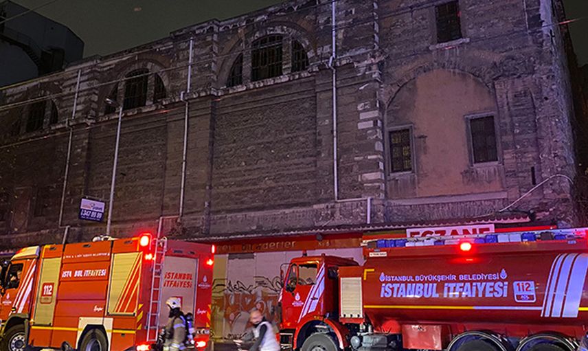Beyoğlu’nda kilise yangını:  Çok sayıda ölü ve yaralılar var