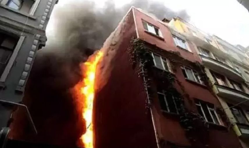 Beyoğlu’nda korku dolu anlar: 5 katlı binada yangın çıktı