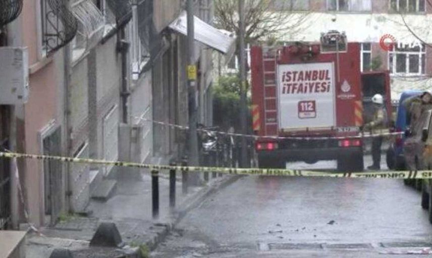 Beyoğlu'nda korkutan patlama! Yeraltı kablolarında patlama meydana geldi