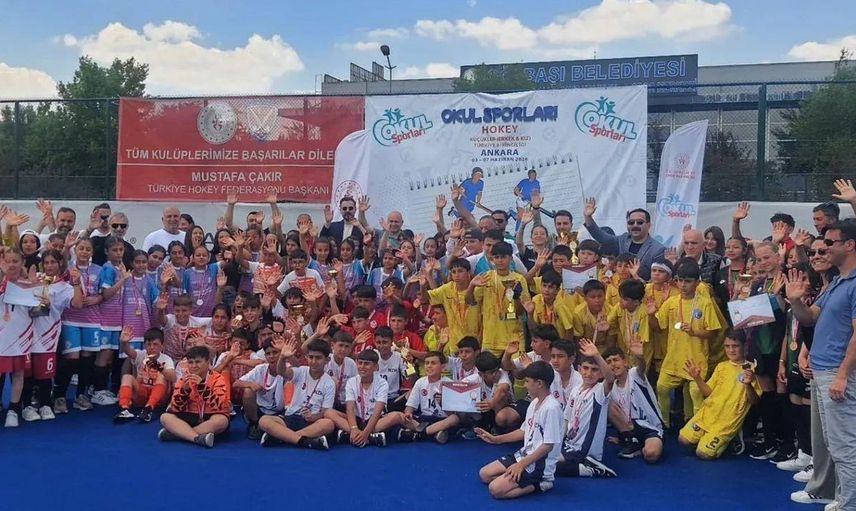 Beypazarı Akşemseddin Ortaokulu Çim Hokeyinde Türkiye Derecesi Elde Etti