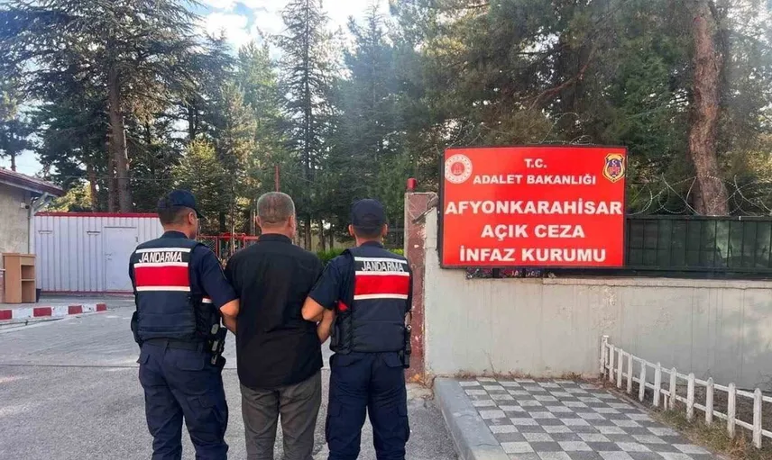Afyonkarahisar'da jandarmadan dev operasyon: 40 aranan kişi yakalandı