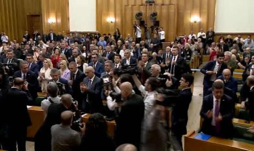 Özgür Özel: Sistemde parası kalan her vatandaş mağdurdur