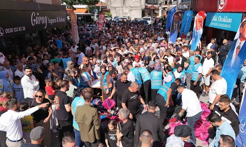 Eğitim yolculuğuna destek: Ülkü Ocakları'ndan 5 bin öğrenciye kırtasiye yardımı