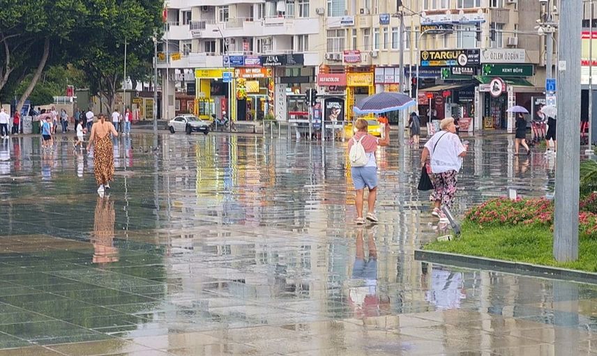 Yağmura rağmen Antalya'da turizm hareketliliği artıyor