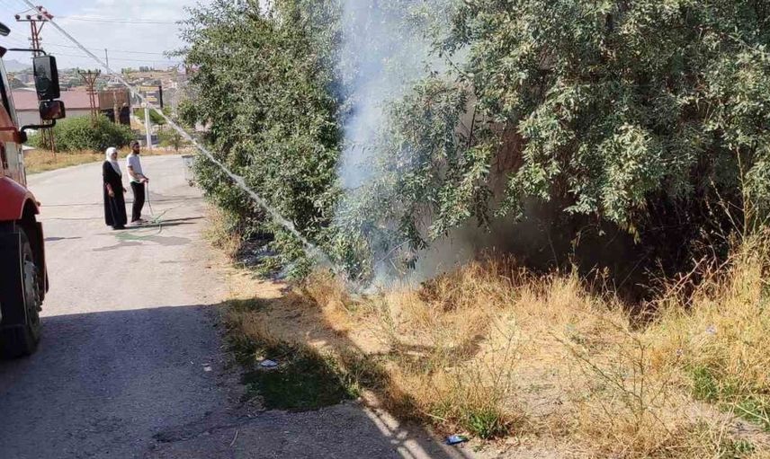 Özalp'ta bahçedeki yangına hızlı müdahale