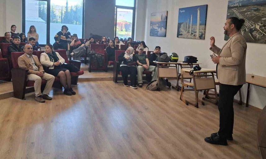 Özkan Tokmak gençlere gazetecilikte başarıyı anlattı