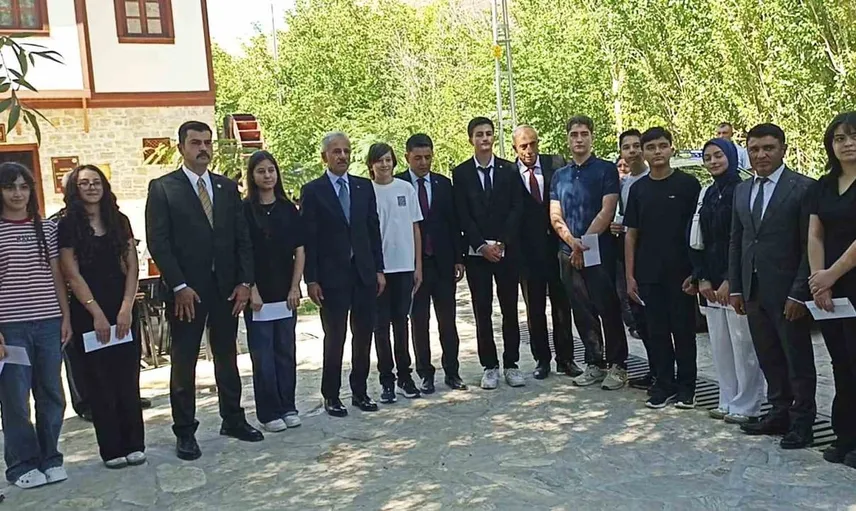 Ulaştırma Bakanı Uraloğlu, hizmetin en önemli boyutu insanların gönlünde köprü kurmak