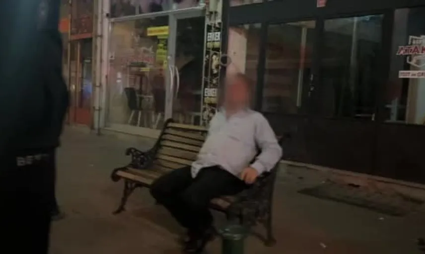 Dışlandığını düşünen şahıs çay ocağının camını kırdı
